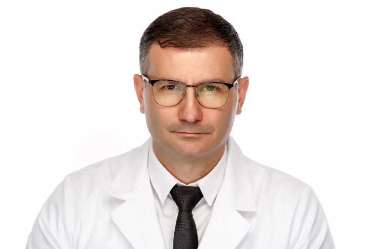 Dr. Emanuel Albu, Medic Primar în Chirugie Plastica, Estetica si Microchirurgie Reconstructiva, Doctor in Stiinte Medicale