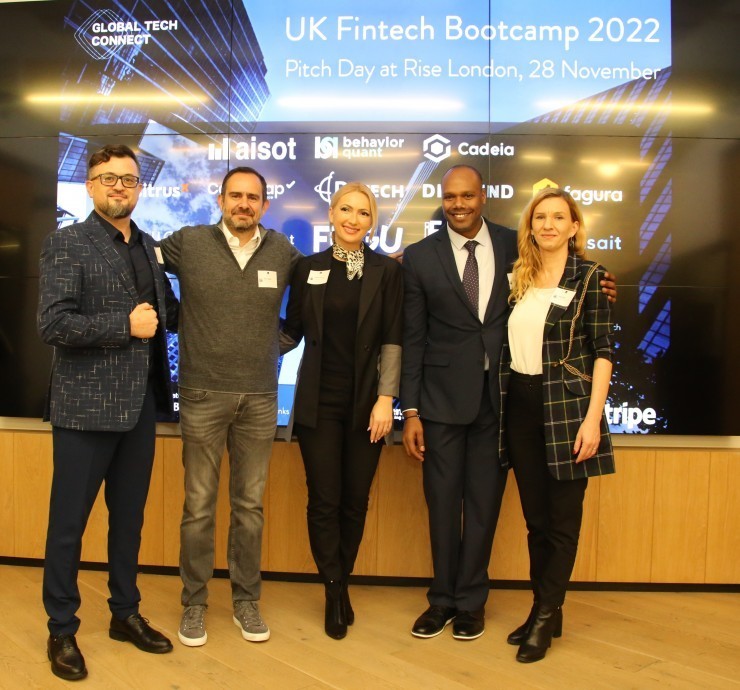 Echipa de management  Prime Dash - finalista la UK Fintech Bootcamp si John Galani CCO CXDA