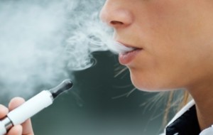 400.000 de francezi au renuntat la fumat cu ajutorul tigarii electronice