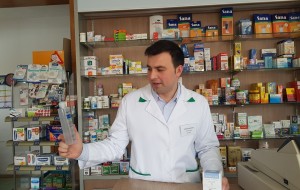 Povestea de succes a unui tânăr farmacist român. La 28 de ani, are propria linie de produse dermato-cosmetice şi concurează cu brandurile consacrate