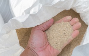 De ce este Periculos și Ineficient să sablezi cu Nisip Cuarțos