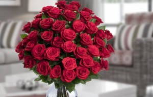 Cand sa ii oferi iubitei tale buchete de trandafiri rosii? 3 sfaturi pentru o relatie fericita