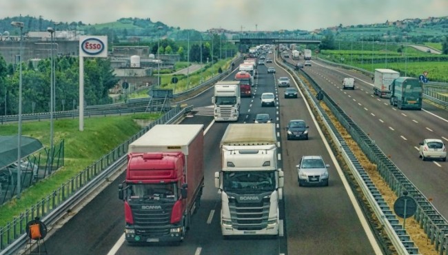 Leasing camioane sau achiziție directă? Cum să-ți optimizezi costurile de transport?