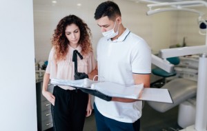 De ce să apelezi la o firmă de consultanță stomatologi?